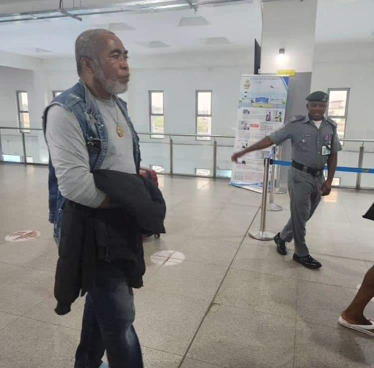 PHOTOS: Actor Zack Orji Heads To UK For Post-Surgery Assessment<br>