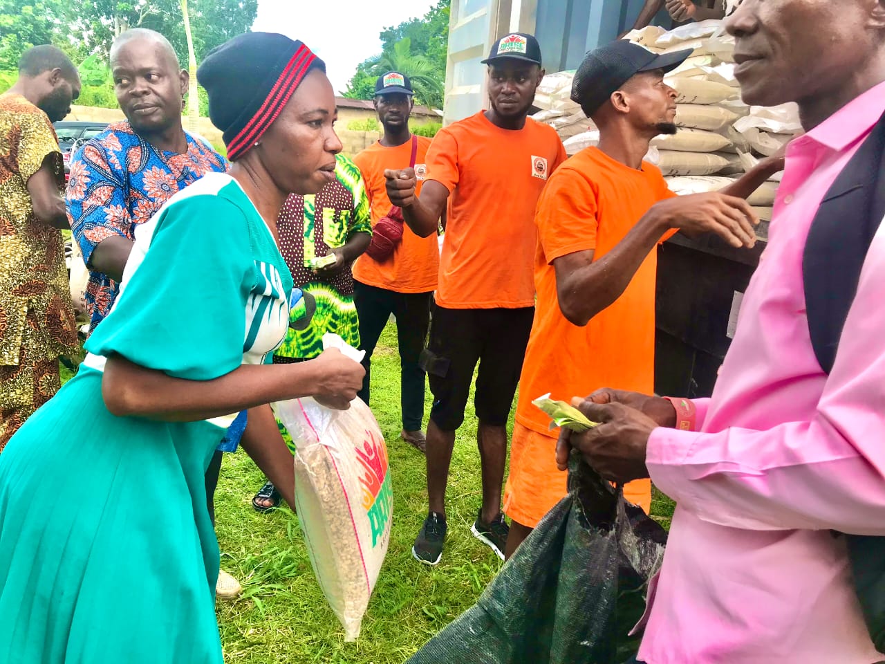 ‼️EXCITEMENT IN IKA LGA AS GOV. ENO DOLES OUR FREE FOOD TO BENEFICIARIES‼️