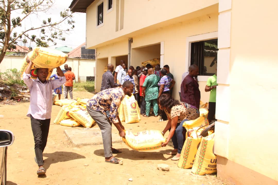 SAB DISTRIBUTES 3,600 BAGS OF FERTILIZERS TO A’IBOM FARMERS