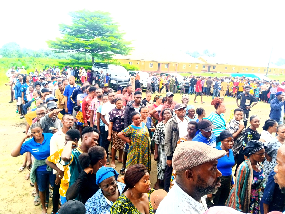 EXCITED BENEFICIARIES FROM 197 VILLAGES IN IBENO RECEIVE FREE FOOD FROM AKSG