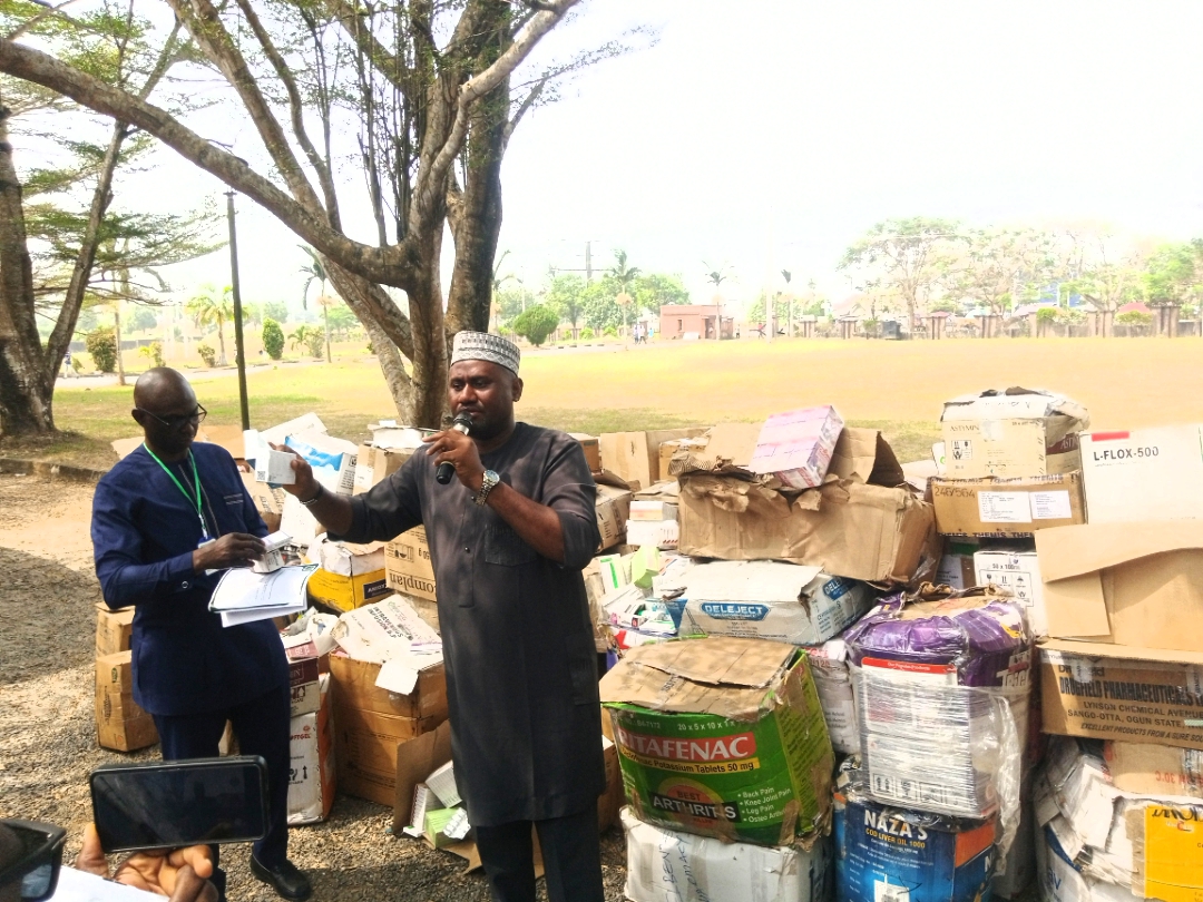  COMMUNITY PHARMACISTS IN A’IBOM HAND OVER EXPIRED DRUGS WORTH OVER ₦600 MILLION TO NAFDAC FOR DESTRUCTION 