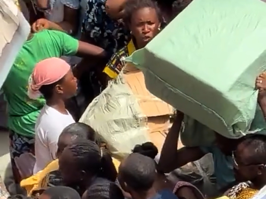 Last-Minute Rush: Lagosians Flood Balogun Market for Holiday Shopping